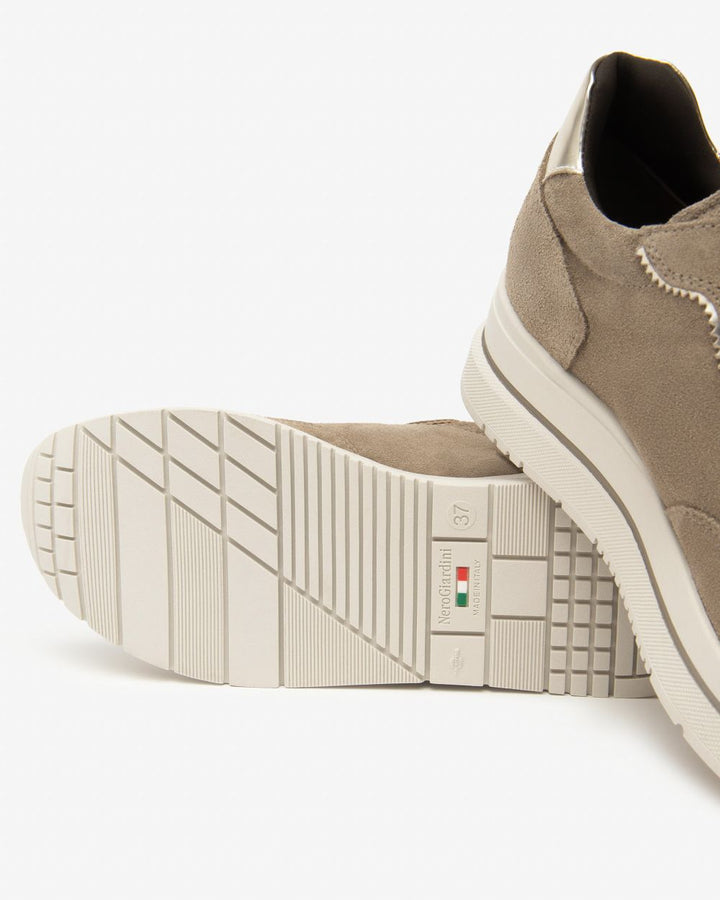 Nero Giardini sneaker suede I514105D-501 beige